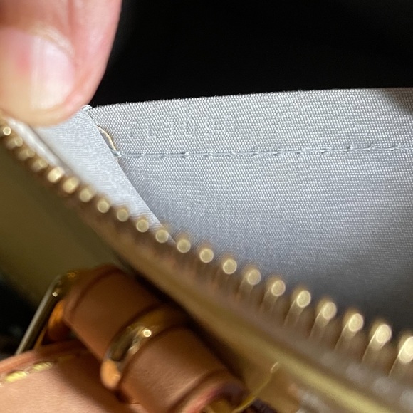 Authentic LV Yellow Vernis Patent Leather Rosewood Mini Shoulder Bag - Picture 10 of 16